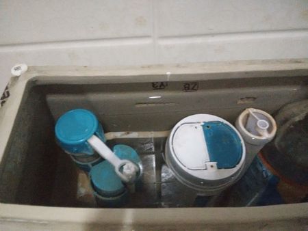 馬桶浮子調(diào)節(jié)方法 進水閥的安裝與調(diào)節(jié)