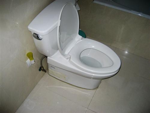 安裝馬桶用硅膠膠水還是水泥好？